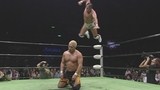 プロレスリング・ノア創立１０周年記念大会第３弾　ＮＥＷ ＮＡＶＩＧＡＴＩＯＮ ’１０ ｉｎ Ｔｏｋｙｏ　２０１０年８月２２日　東京・有明コロシアム　第８試合　王者：杉浦貴ＶＳ挑戦者：秋山準　メインイベント　ＧＨＣヘビー級選手権試合　６０分１本勝負