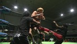 Ｔｈｅ　Ｆｉｒｓｔ　Ｎａｖｉｇ．２０１４最終戦　２０１４年１月２５日　大阪・ボディメーカーコロシアム第２競技場　第８試合　王者組：マイキー・ニコルス＆シェイン・へイストｖｓ挑戦者組：森嶋猛＆マイバッハ谷口　ＧＨＣタッグ選手権試合　メインイベント　６０分１本勝負