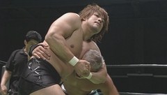 プロレスリング・ノア選手会大会２０１０　ＯＮＥ　ＦＯＲ　ＡＬＬ，ＡＬＬ　ＦＯＲ　ＯＮＥ　２０１０年９月１１日　東京・ディファ有明　第４試合　潮﨑豪ＶＳ鈴木鼓太郎　時間無制限１本勝負