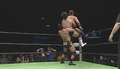 ＧＲＥＡＴ　ＶＯＹＡＧＥ　２０１１　ｉｎ　Ｔｏｋｙｏ　２０１１年３月５日　有明コロシアム　第７試合　王者組：髙山善廣、佐野巧真ＶＳ挑戦者組：潮﨑豪、谷口周平　セミファイナル　ＧＨＣタッグ選手権試合