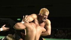 グローバル・リーグ戦２０１１  ２０１１年１１月１３日　大阪府立体育会館第２競技場　第８試合　ＫＥＮＴＡ　ＶＳ杉浦貴　グローバル・リーグ戦２０１１　Ｂブロック公式戦　セミファイナル　３０分１本勝負