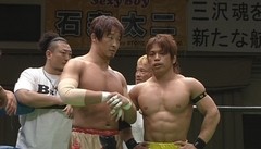Ｔｈｅ　Ｎａｖｉｇ．　ｉｎ　Ｍａｙ　２０１２　～三沢光晴メモリアルナイト～　２０１２年６月１３日　東京・後楽園ホール　第６試合　王者組：鈴木鼓太郎＆青木篤志ＶＳ挑戦者組：丸藤正道＆石森太二　ＧＨＣジュニア・ヘビー級タッグ選手権試合　セミファイナル　６０分１本勝負