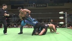 Ｓｈｉｎｙ　Ｎａｖｉｇ．２０１２　開幕戦  ２０１２年８月９日　東京・後楽園ホール　第３試合　金丸義信ｖｓスペル・クレイジーｖｓ中嶋勝彦　ＧＨＣジュニア・ヘビー級選手権前哨戦  ３ＷＡＹマッチ　３０分１本勝負