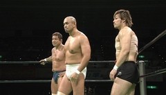 ＧＲＥＡＴ　ＶＯＹＡＧＥ　２０１２　ｉｎ　ＯＳＡＫＡ　ｖｏｌ．２　～Ｊｕｎ　Ａｋｉｙａｍａ，Ｓｐｅｃｉａｌ　Ａｎｎｉｖｅｒｓａｒｙ　２０ｔｈ～　２０１２年９月１７日　大阪府立体育会館　第８試合　秋山準、永田裕志、潮﨑豪ＶＳ高山善廣、鈴木みのる、マイバッハ谷口　秋山準デビュー２０周年記念試合　セミファイナル　６０分１本勝負