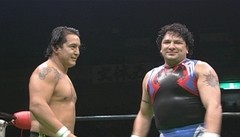 ＧＲＥＡＴ　ＶＯＹＡＧＥ２０１２　ｉｎ　ＹＯＫＯＨＡＭＡ　ｖｏｌ．２　２０１２年１０月８日　横浜文化体育館　第９試合　王者組：スペル・クレイジー＆リッキー・マルビンＶＳ挑戦者組：石森太二＆小峠篤司　ＧＨＣジュニア・ヘビー級タッグ選手権試合　６０分１本勝負