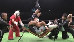 ＧＲＥＡＴ　ＶＯＹＡＧＥ　２０１２　ｉｎ　ＲＹＯＧＯＫＵ　ｖｏｌ．２　２０１２年１２月９日　東京・両国国技館　第７試合　ＫＥＮＴＡ、マイバッハ谷口、高山善廣ｖｓ大仁田厚、矢口壹琅、保坂秀樹　ＮＯ　ＭＥＲＣＹｖｓ邪道軍　ストリートファイトトルネード６人タッグデスマッチ　時間無制限１本勝負