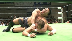リクエストマッチ　グローバル・リーグ戦２０１２優勝決定戦　２０１２年１１月２３日　東京・後楽園ホール　第１０試合　Ａブロック代表：ＫＥＮＴＡｖｓＢブロック代表：杉浦貴　優勝決定戦　時間無制限１本勝負