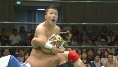 Ｓｈｉｎｙ　Ｎａｖｉｇ．２０１３　２０１３年９月２２日　東京・後楽園ホール　第４試合　獣神サンダー・ライガー＆タイガーマスクｖｓ小峠篤司＆熊野準　ＧＨＣジュニア・ヘビー級タッグ選手権前哨戦　新日本ｖｓＢＲＡＶＥ　３０分１本勝負