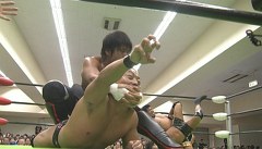 Ｔｈｅ Ｆｉｒｓｔ Ｎａｖｉｇ．２０１５　福岡・博多スターレーン　２０１５年１月１８日　セミファイナル　第６試合　 王者組：拳王＆大原はじめＶＳ挑戦者組：原田大輔＆平柳玄藩　　ＧＨＣジュニアタッグ選手権試合　６０分１本勝負