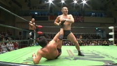 グローバル・リーグ戦２０１５優勝決定戦　２０１５年１１月８日　東京・後楽園ホール　セミファイナル　第７試合　鈴木軍ｖｓ弾丸ヤンキース　鈴木みのる＆飯塚高史ｖｓ杉浦貴＆田中将斗　４５分１本勝負