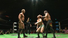 ＧＲＥＡＴ　ＶＯＹＡＧＥ　２０１６　ｉｎ　ＹＯＫＯＨＡＭＡ　２０１６年１月３１日　神奈川・横浜文化体育館２　第７試合　ＧＨＣタッグ選手権試合　王者組：ランス・アーチャー、デイビーボーイ・スミスＪｒ．ＶＳ挑戦者組：中嶋勝彦、モハメドヨネ　６０分１本勝負
