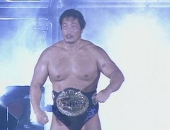 リクエストマッチ　ＧＨＣヘビー級選手権試合５　ＧＨＣヘビー級選手権試合　王者：小橋建太ＶＳ挑戦者：秋山準　２００４年７月１０日　東京ドーム
